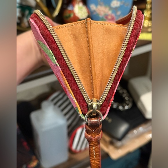 Dooney Bourke Floral Garden Roses Medium Zip Around Wallet Coated Canvas Leather - Picture 7 of 12